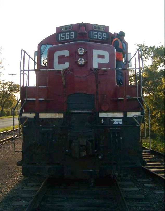 GP-9 1569 front