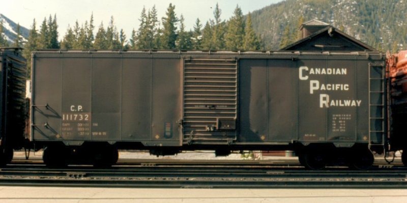 CP 40ft boxcar stacked logo